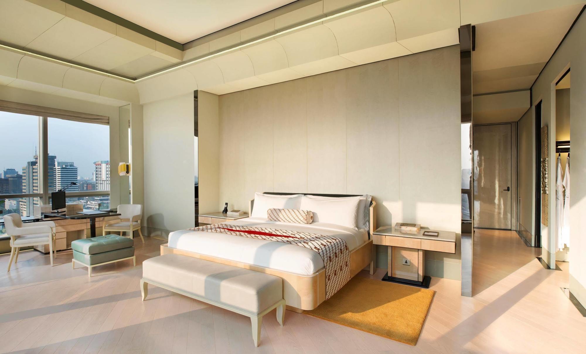 Keraton At The Plaza, A Luxury Collection Hotel, Jakarta Room photo